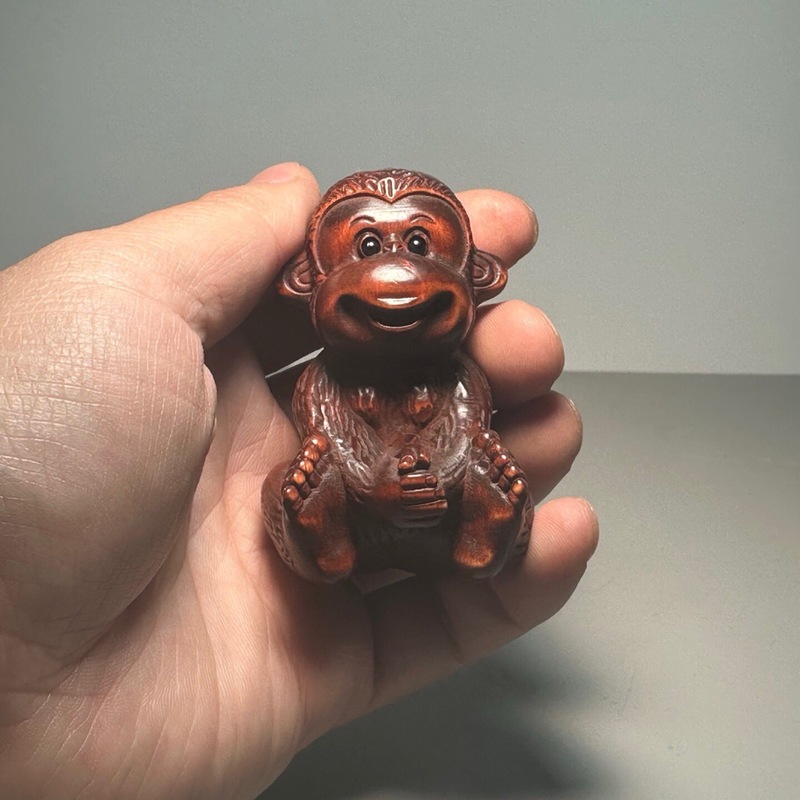Boxwood carved monkey figurine - Phone Accessories Market ulasan dan harga
